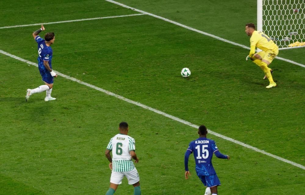 杜兰特篮下强打稳定胜局